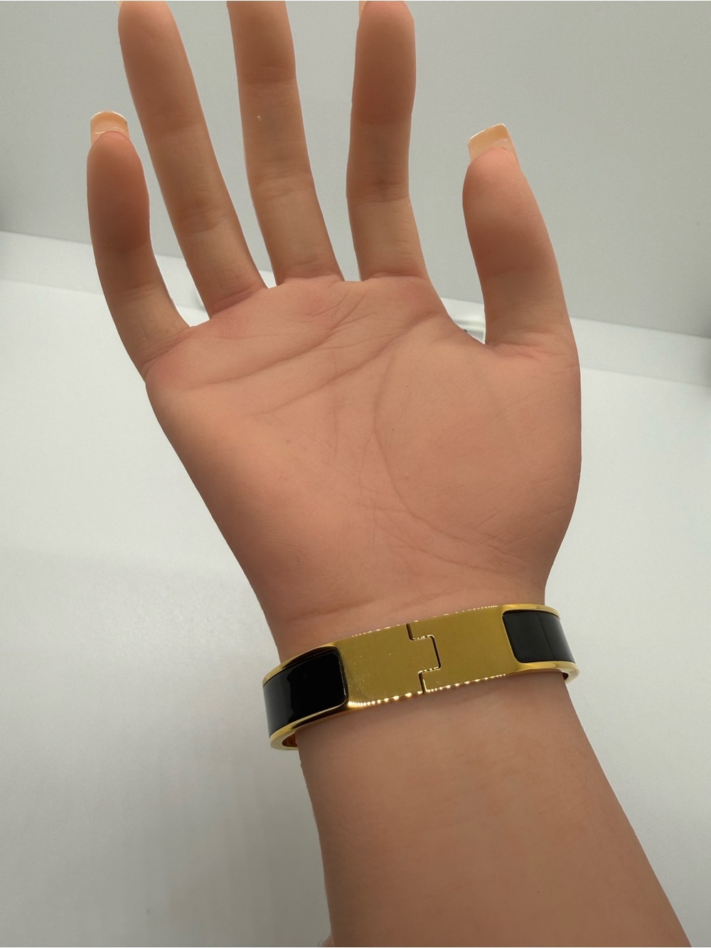 HERMÊS Clic H Bracelet - Picture 8 of 12